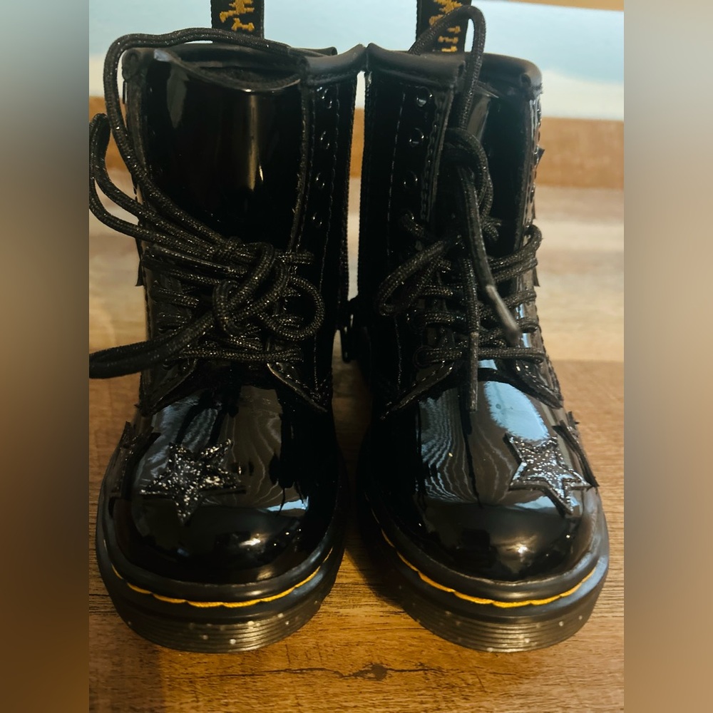 Dr.Martens Toddler 1460 Glitter Star Patent Lace Up Black Boots, Size 7. - Picture 8 of 16